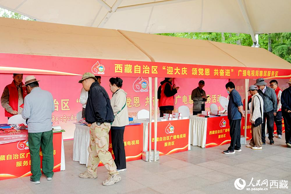 惠民服務(wù)區(qū)。人民網(wǎng)記者 次仁羅布攝